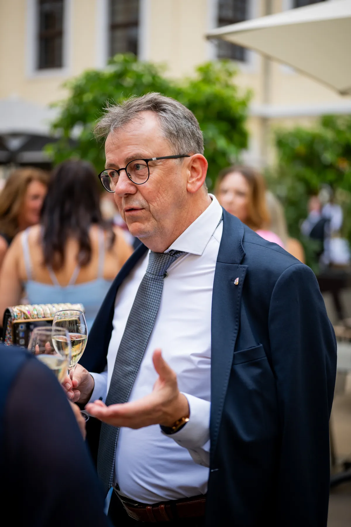 Wolfgang Frick im Gespräch beim Netzwerken