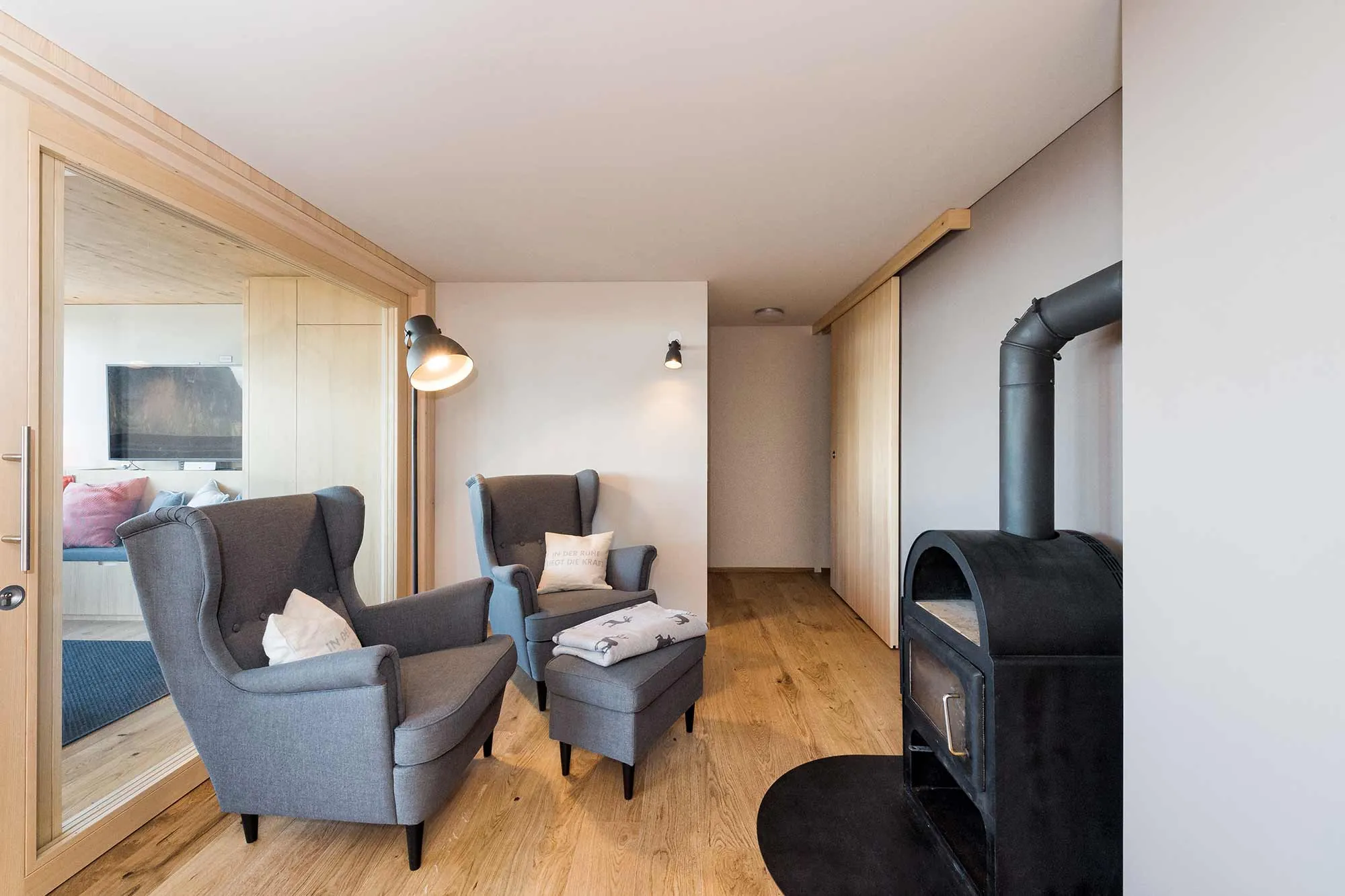 Lounge mit Kaminofen
