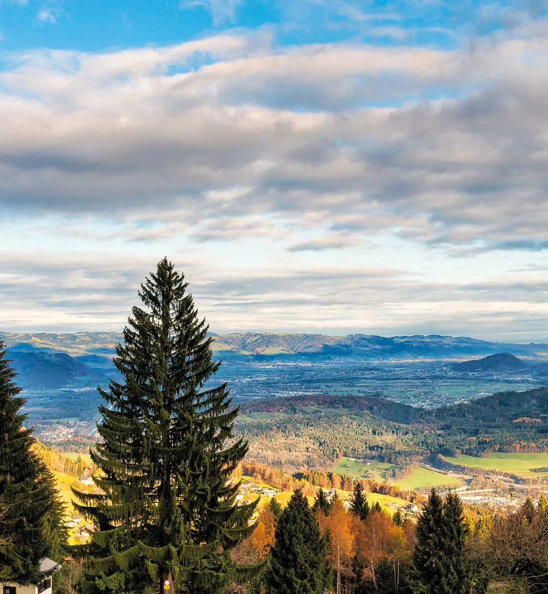 Blick von der Bazora ins Tal